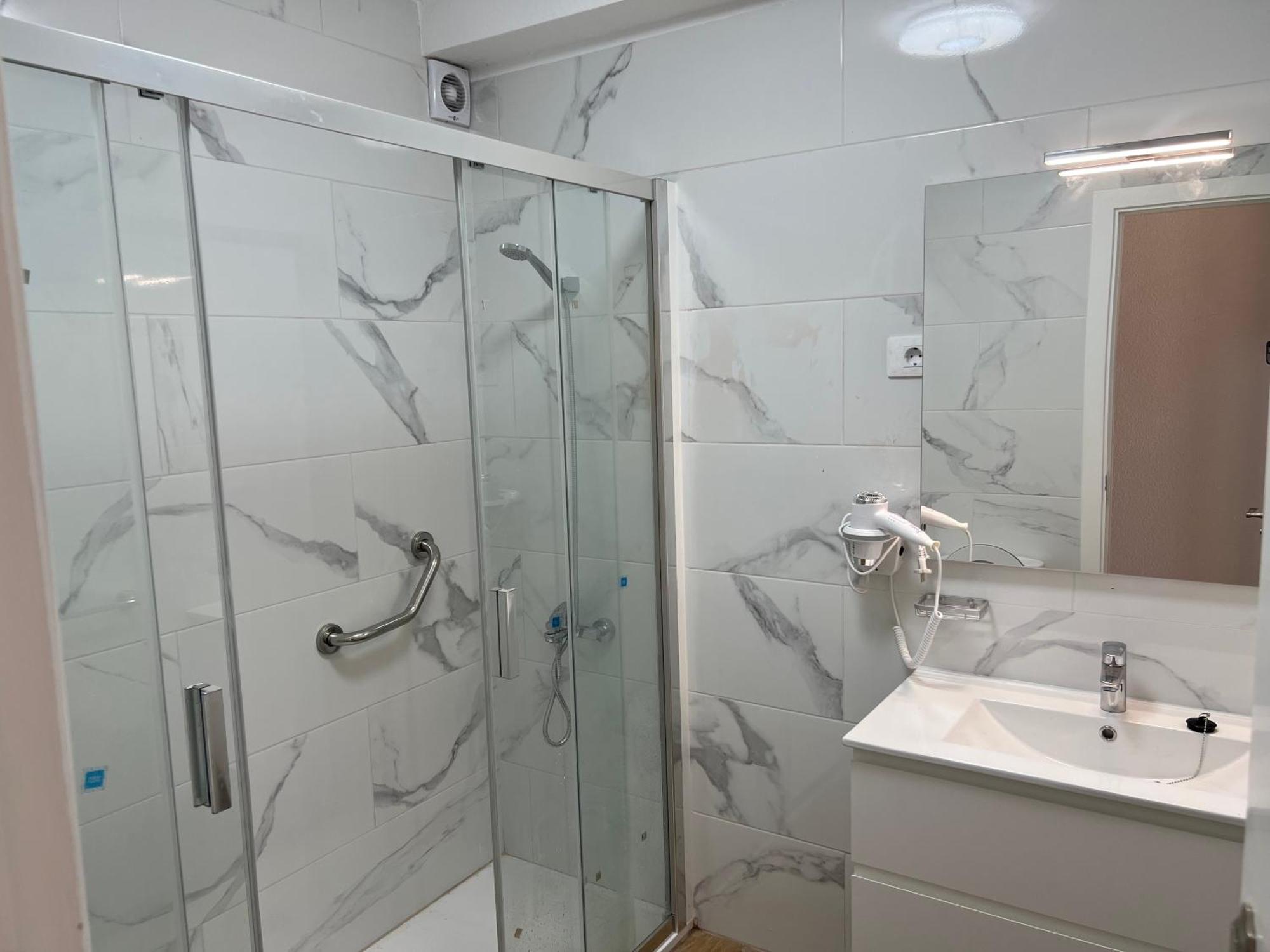 Garden City Apartment Privado Playa Feñabe Екстериор снимка